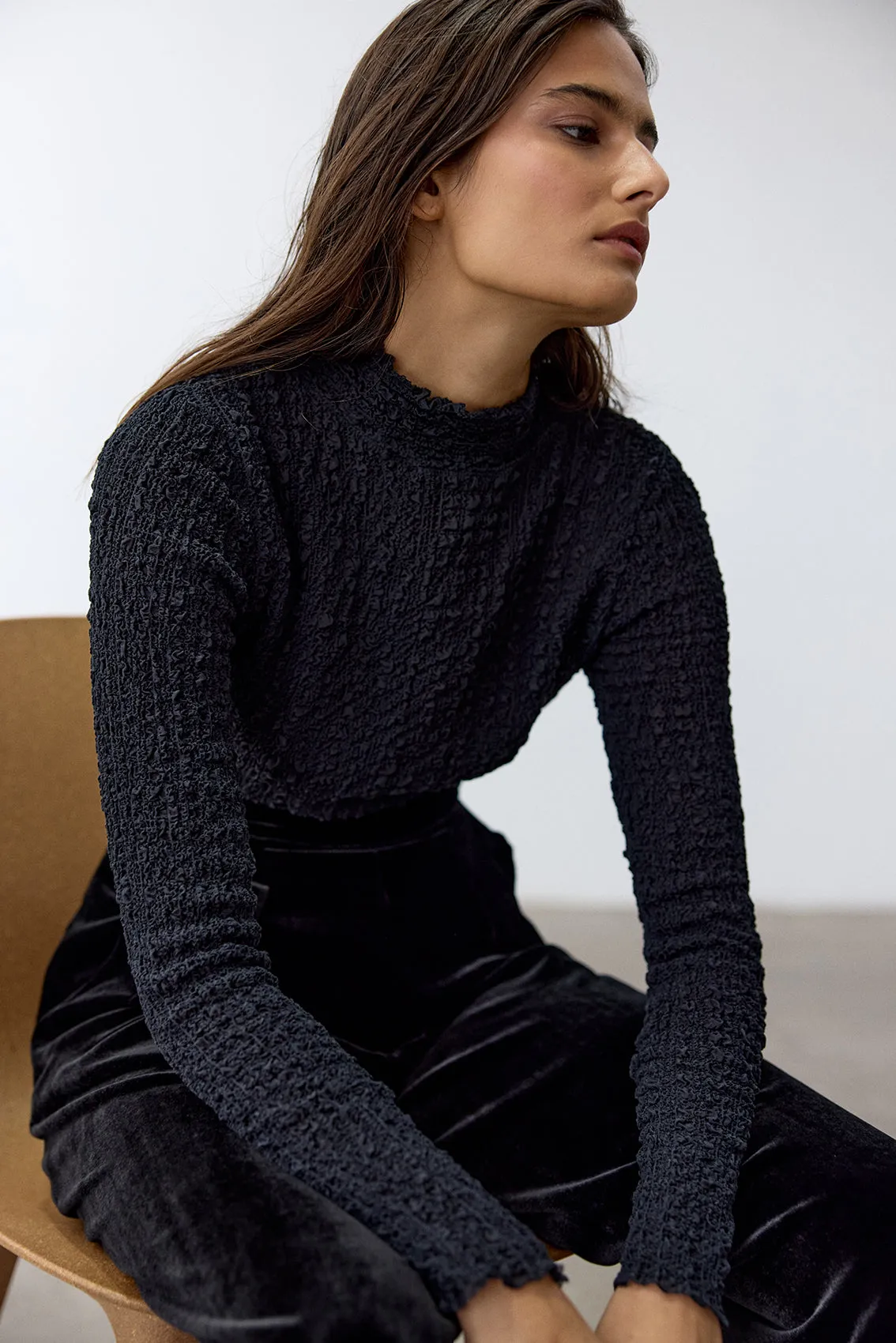 Crinkle Texture Turtleneck Top Silk - Ónix