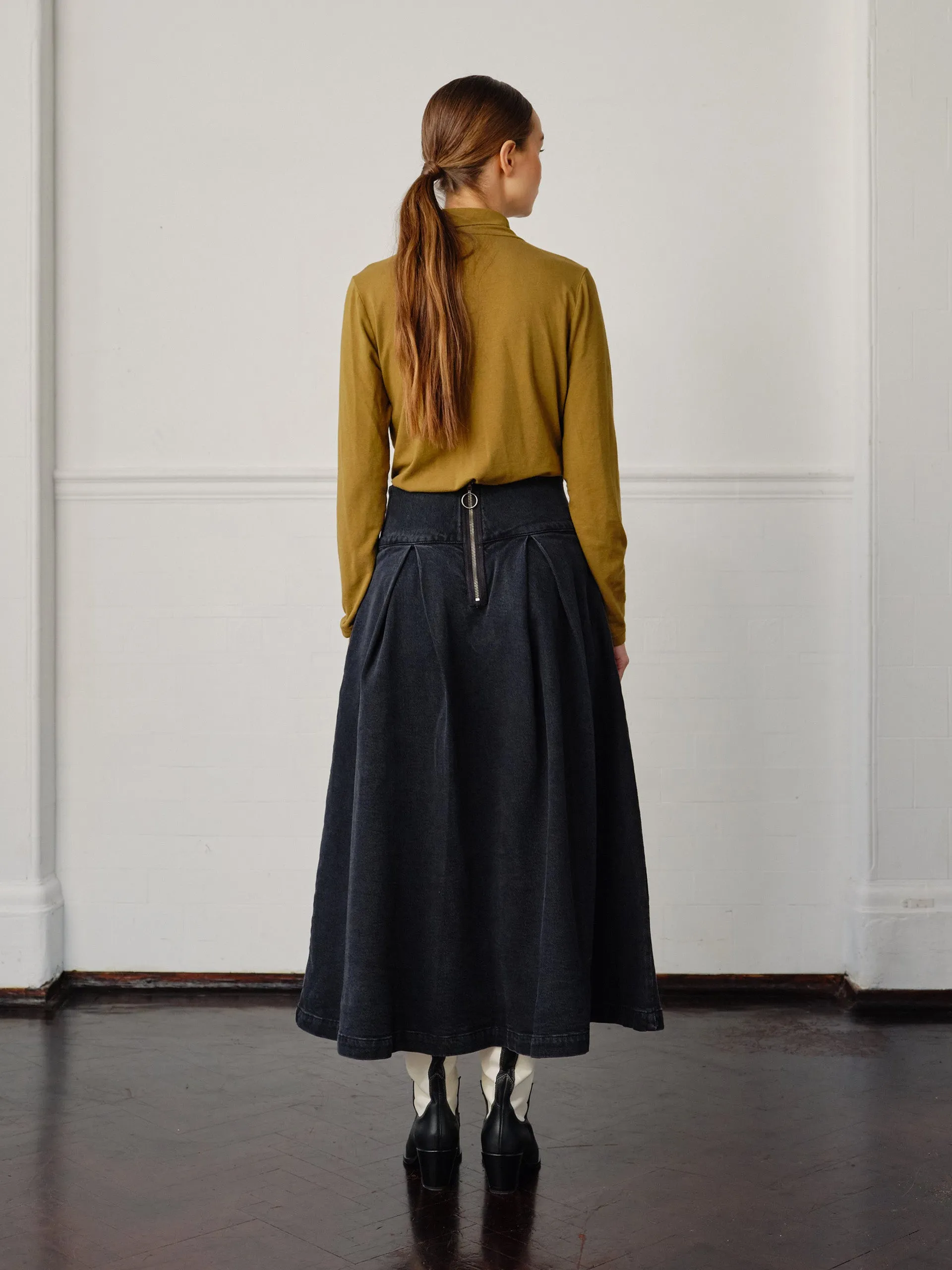 Maddie skirt in washed black